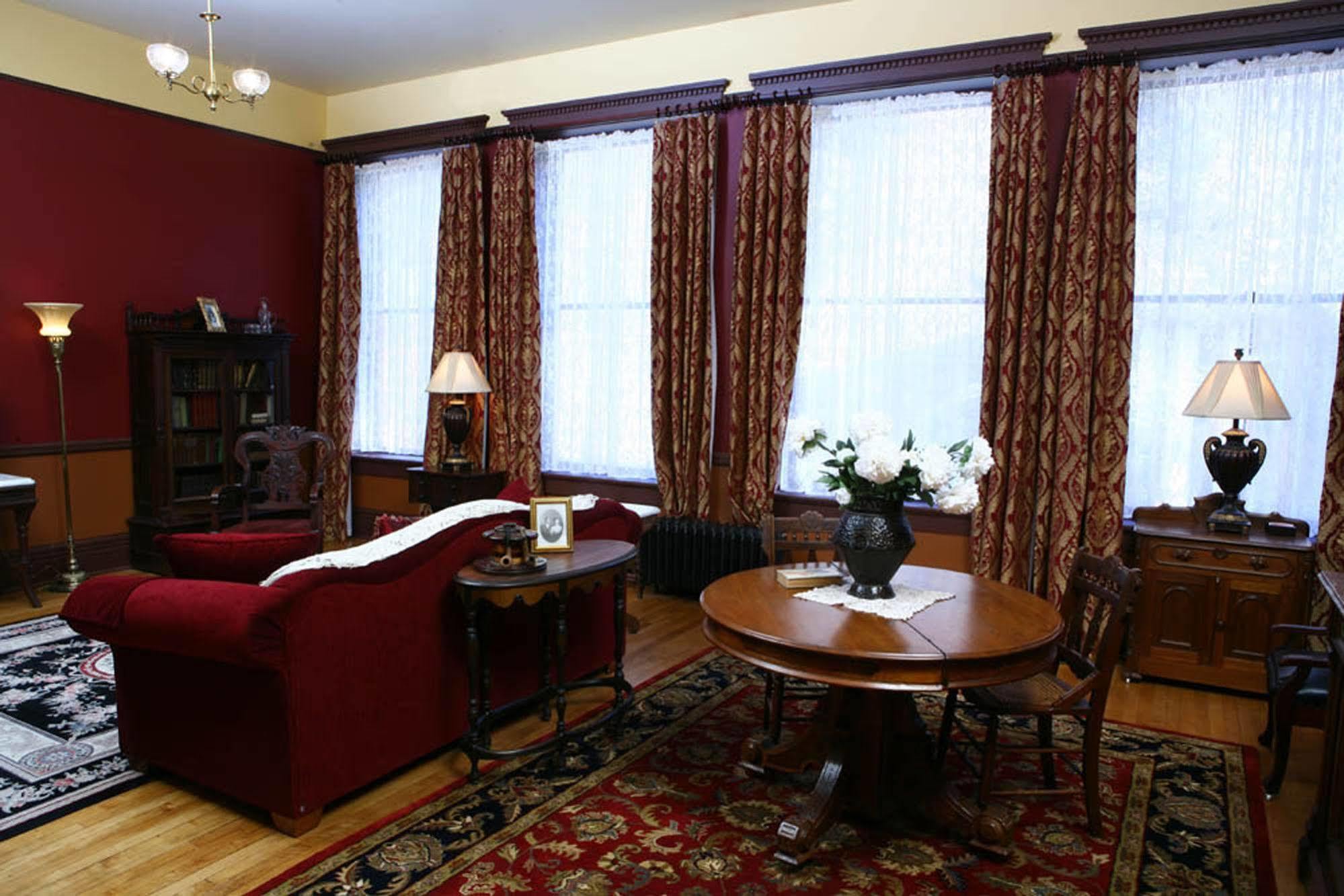 Martin & Mason Hotel Deadwood Bilik gambar